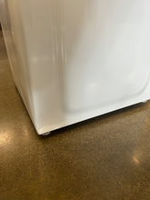 Load image into Gallery viewer, Whirlpool 4.6 cu ft White Top Load Washer - 7617
