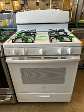 Load image into Gallery viewer, GE Gas Stove - 7358
