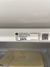 Load image into Gallery viewer, GE Microwave - 6202
