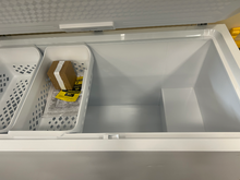 Load image into Gallery viewer, Frigidaire 14.8 cu ft Chest Freezer - 7202
