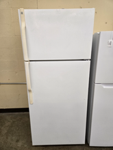 Load image into Gallery viewer, GE Refrigerator - 7940
