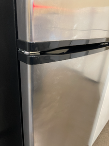 Whirlpool Stainless Refrigerator - 5605