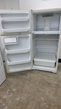 Load image into Gallery viewer, (T08200) Hotpoint Refrigerator - 8200
