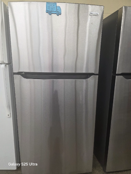 Frigidaire 18.3 cu ft Stainless Top Freezer Refrigerator - 7662