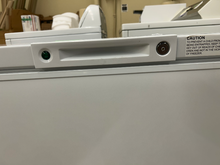 Load image into Gallery viewer, Frigidaire 14.8 cu ft Chest Freezer - 7201
