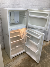 Load image into Gallery viewer, (T09041) Whirlpool Refrigerator - 9041
