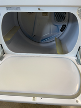Load image into Gallery viewer, Whirlpool Washer and Gas Dryer Set - 6219 - 6220
