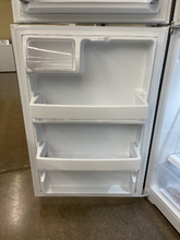 Load image into Gallery viewer, Hotpoint Refrigerator - 5143
