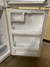 Load image into Gallery viewer, GE Refrigerator - 5677
