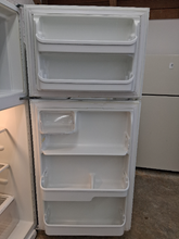 Load image into Gallery viewer, (T08568) Frigidaire Refrigerator - 8568
