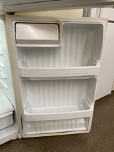 Load image into Gallery viewer, Hotpoint Refrigerator - 5583
