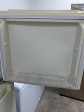 Load image into Gallery viewer, (T08926) Whirlpool Refrigerator - 8926
