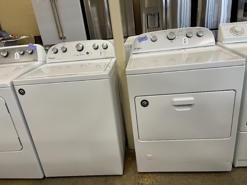 Whirlpool Washer and Gas Dryer Set - 6138 - 6140