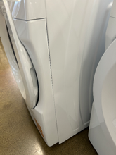 Load image into Gallery viewer, Whirlpool 4.5 cu ft White Front Load Washer - 7620
