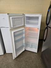 Load image into Gallery viewer, Criterian Refrigerator - 7876
