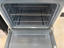 Load image into Gallery viewer, (T08667) Hotpoint Gas Stove - 8667
