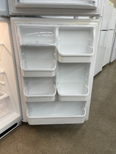 Load image into Gallery viewer, Kenmore Refrigerator - 5872
