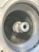 Load image into Gallery viewer, Whirlpool 3.9 cu ft and 5.9 cu ft Washer &amp; Gas Dryer Set - 7610
