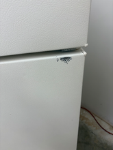 Load image into Gallery viewer, (T08662) Hotpoint Refrigerator - 8662
