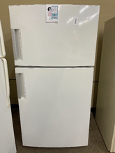 Load image into Gallery viewer, Whirlpool Refrigerator - T05619
