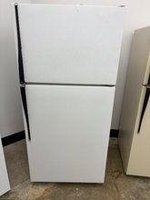 Load image into Gallery viewer, (T08887) Hotpoint Refrigerator - 8887
