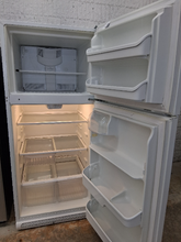 Load image into Gallery viewer, (T08568) Frigidaire Refrigerator - 8568
