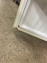 Load image into Gallery viewer, GE Refrigerator - 6175
