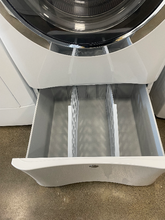 Load image into Gallery viewer, Electrolux Front Load Washer - 5856
