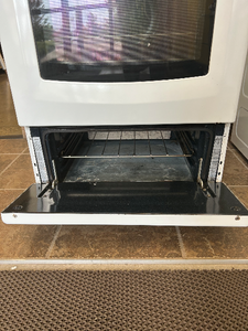 Hotpoint 24" Gas Stove - 7106