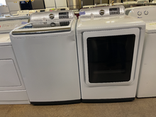 Load image into Gallery viewer, Samsung Washer and Gas Dryer Set - 5272 - 5383
