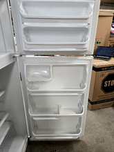 Load image into Gallery viewer, Kenmore Refrigerator - 8032
