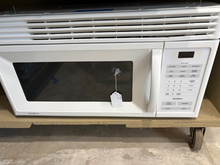 Load image into Gallery viewer, (T08881) Goldstar Microwave - 8881
