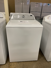 Load image into Gallery viewer, Whirlpool Washer and Gas Dryer Set - 4191 - 3828
