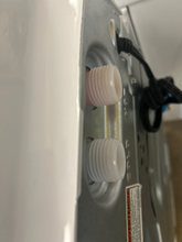 Load image into Gallery viewer, Whirlpool Washer &amp; Gas Dryer Set - 7616 - 7617
