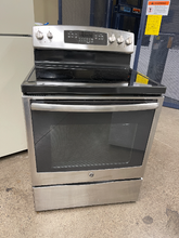 Load image into Gallery viewer, GE Stainless Electric Stove - 5253
