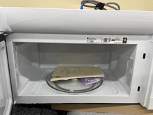 Load image into Gallery viewer, GE Microwave - 6202
