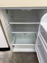 Load image into Gallery viewer, (T08747) Whirlpool Refrigerator - 8747
