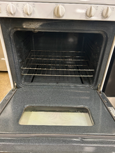 Load image into Gallery viewer, Hotpoint Gas Stove - 7550
