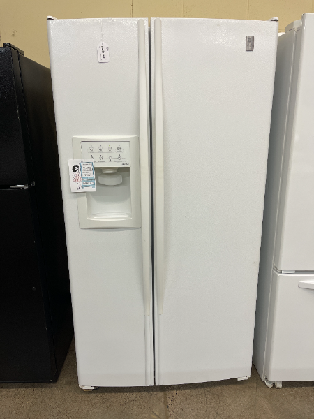 GE Side by Side Refrigerator - 4679