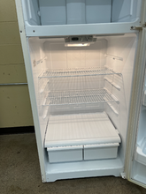 Load image into Gallery viewer, HotPoint Refrigerator - 3969
