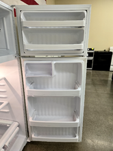 Load image into Gallery viewer, GE Refrigerator - 5814
