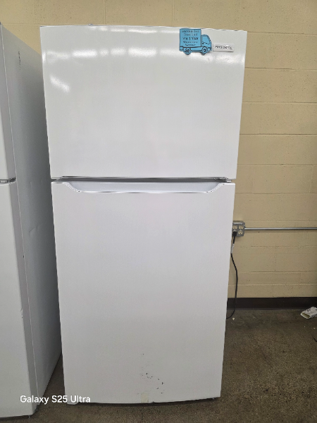 Frigidaire 18.3 cu ft White TOp Freezer Refrigerator - 7674