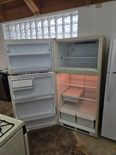 Load image into Gallery viewer, (T09064) GE Refrigerator - 9064
