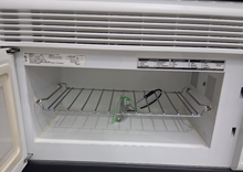 Load image into Gallery viewer, (T08499) Whirlpool Microwave - 8499
