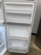 Load image into Gallery viewer, (T08929) Frigidaire Refrigerator - 8929
