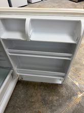 Load image into Gallery viewer, (T08747) Whirlpool Refrigerator - 8747
