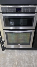 Load image into Gallery viewer, (T06130) Whirlpool Wall Oven - 6130

