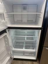 Load image into Gallery viewer, (T08979) GE 21.9 cu ft Refrigerator - 8979
