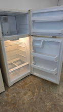 Load image into Gallery viewer, (T08146) Hotpoint Refrigerator - 8146
