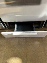 Load image into Gallery viewer, Whirlpool Gas Stove - 6784
